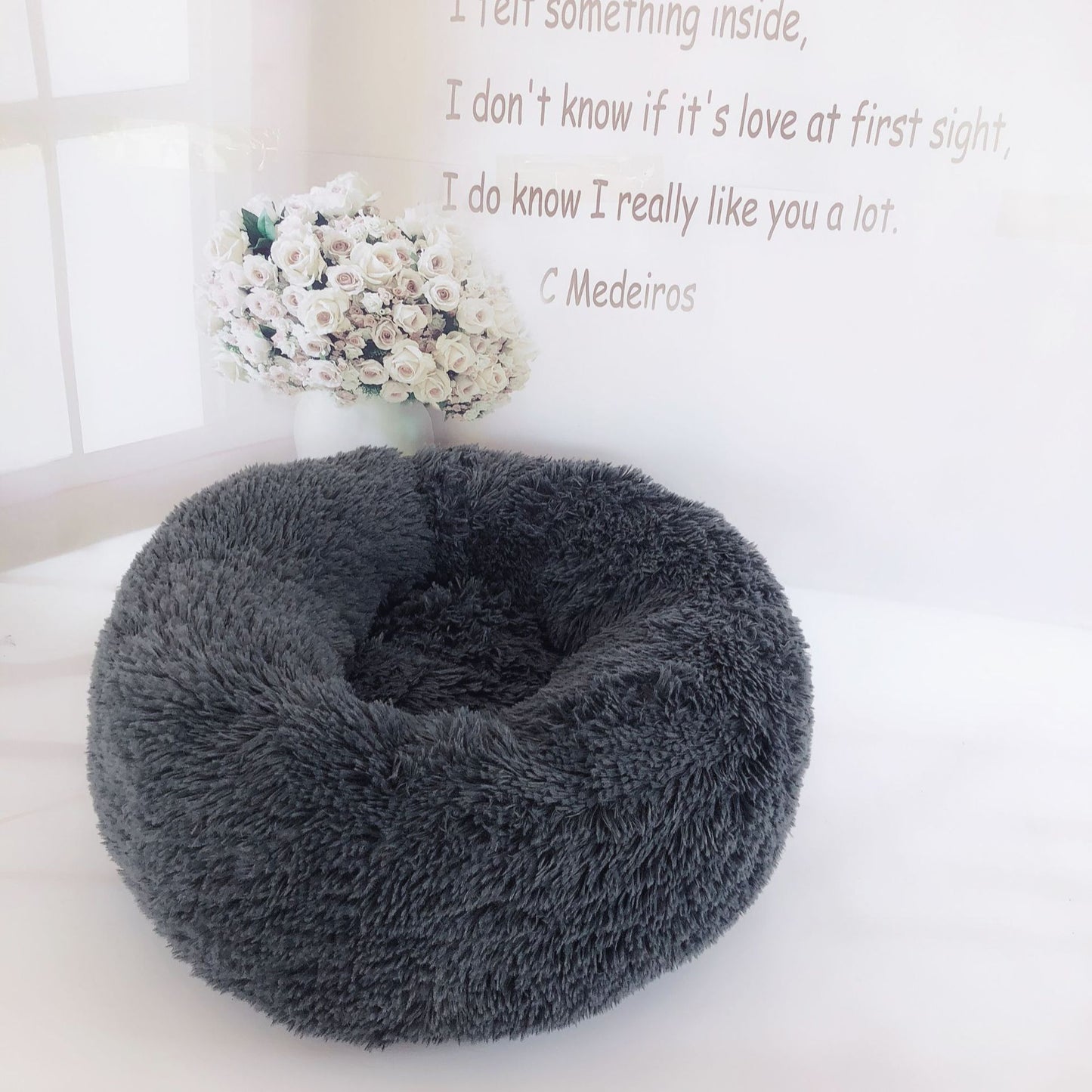 Calming Donut Pet Bed - Anti-Anxiety Ultra-Soft Plush Nest for Dogs & Cats