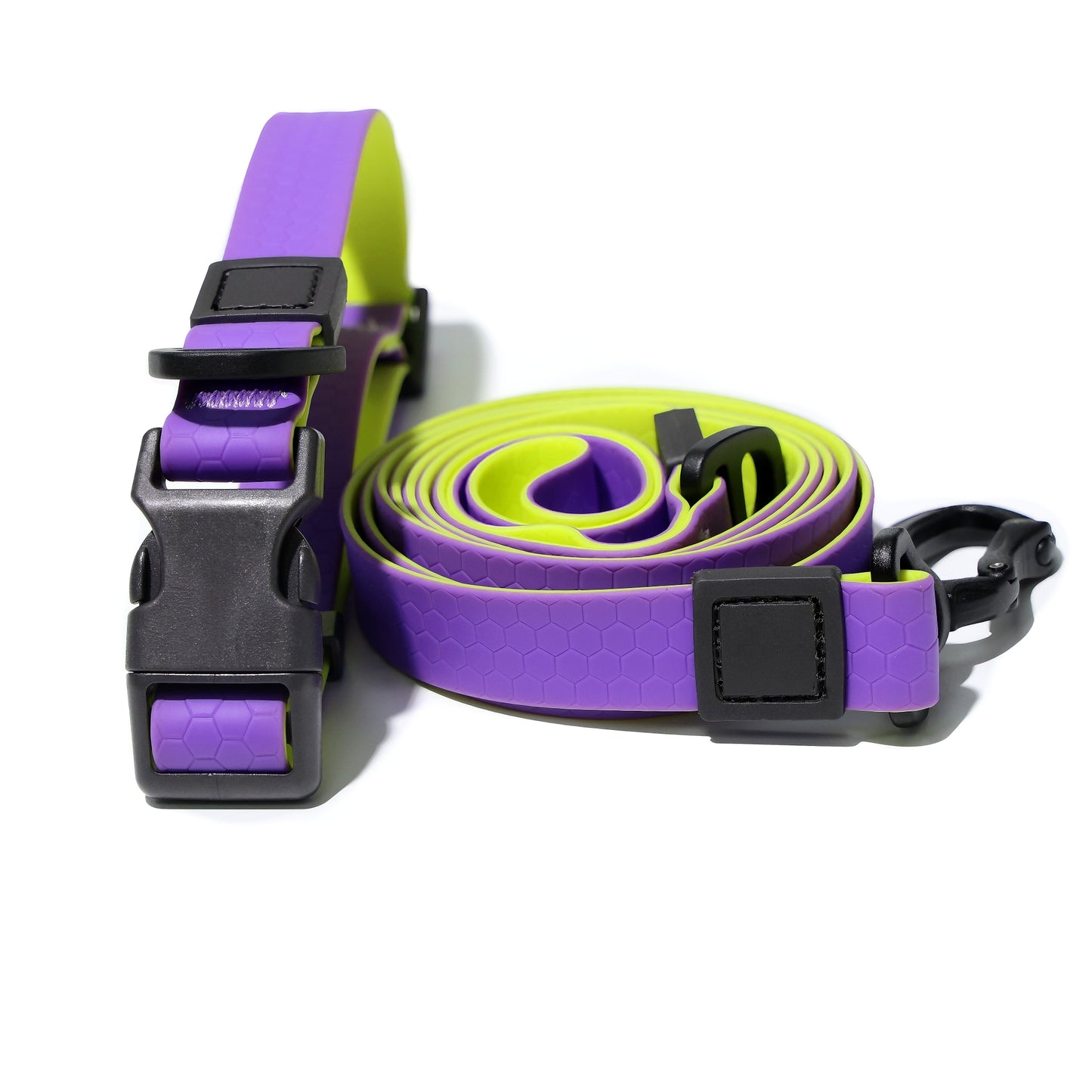 Dog leash set lifestyle photo – walking dog with honeycomb grip leash