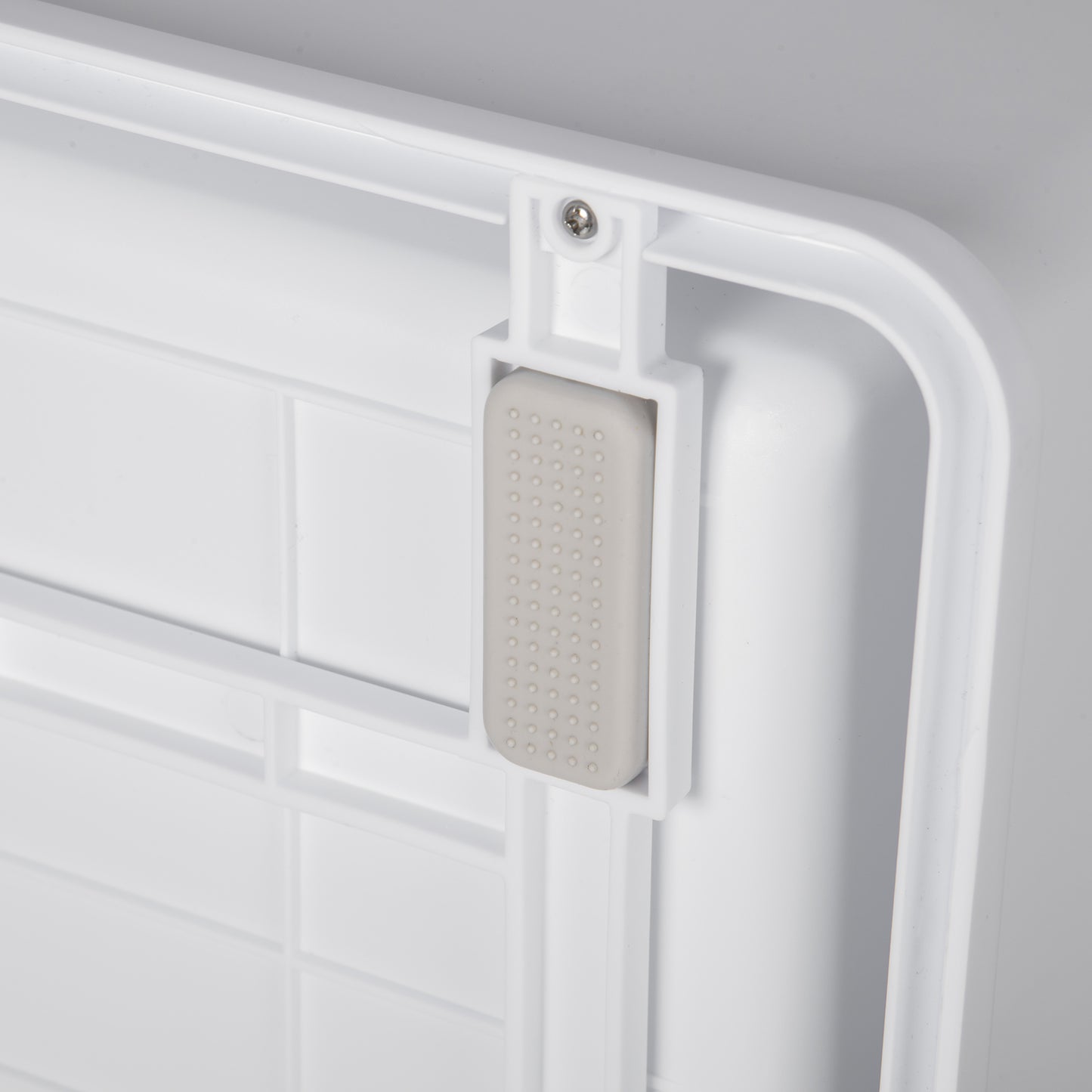 Cat litter box buckle side closure detail – quick lid removal for thorough cleaning
